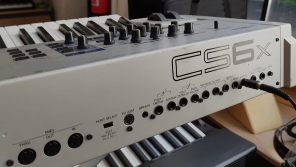 Süntesaator Yamaha CS6X - Image 2