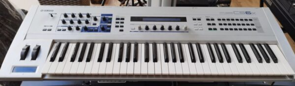 Süntesaator Yamaha CS6X