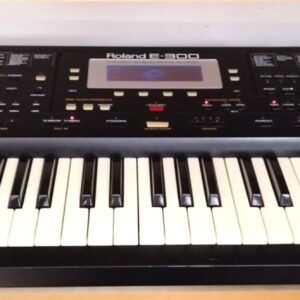 Süntesaator Roland E300