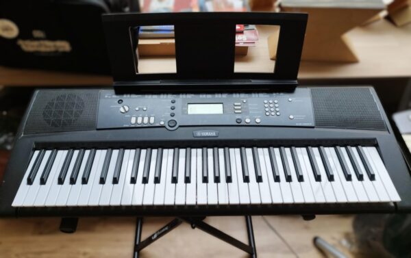 Süntesaaator Yamaha EZ-220