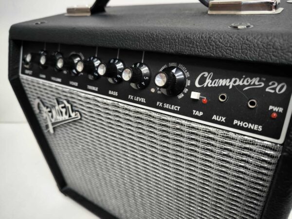 Kombovõimendi Fender Champion 20 - Image 3