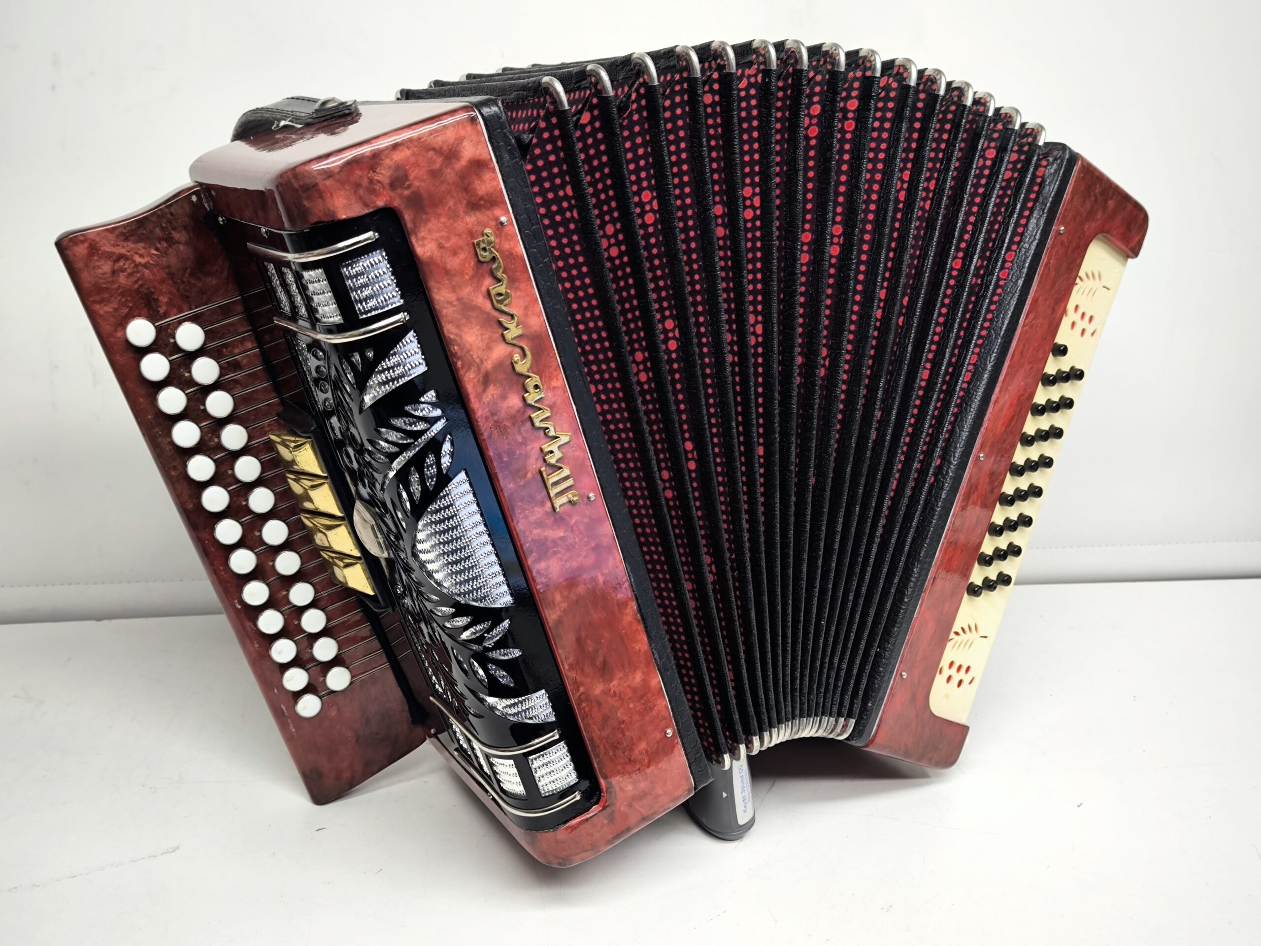 Karmoška A duur kohvriga